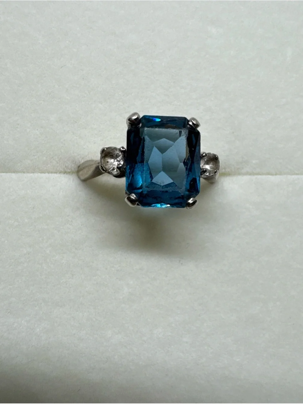 Vintage 10K White Gold Blue & White Topaz Ring Size 5.75 Emerald Cut Stone 2.7g